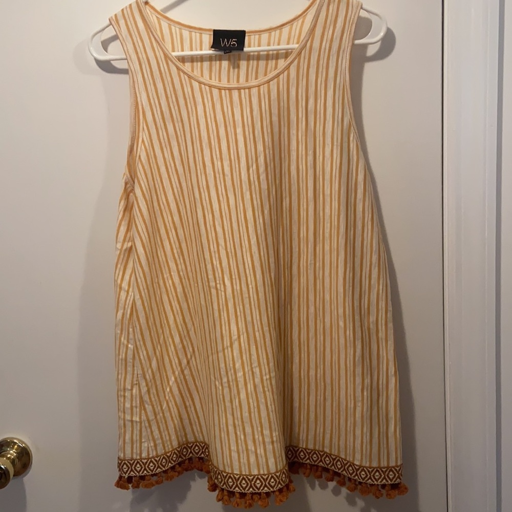 Size M gold flowy tank top with detailed edge